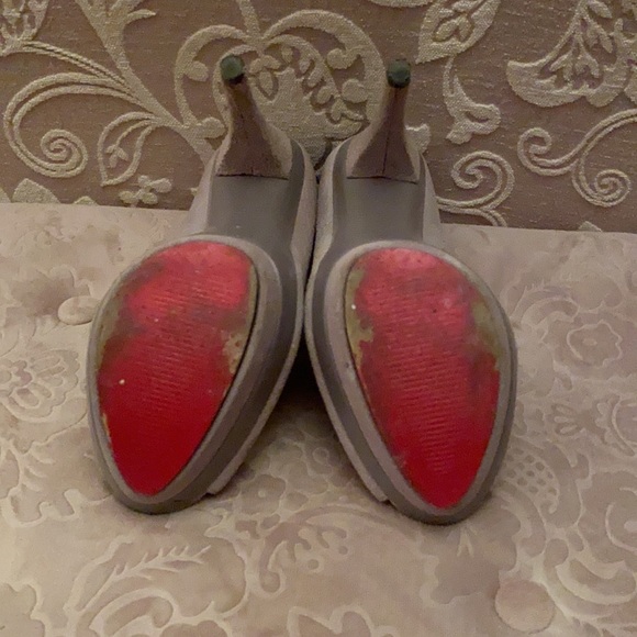 Paris Hiliton Sueded Grey Heels Size 6.5 - Picture 3 of 5